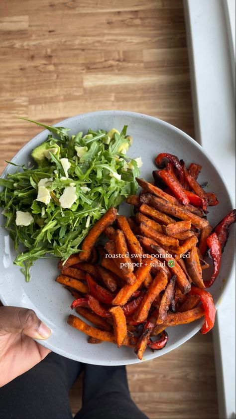 Meal With Sweet Potato Fries, Healthy Lunch Inspiration, Vegan Dinner Aesthetic, Sweet Potato Fries Dinner, Healthy Warm Dinners, Sweet Potato Fries Meal, Lunch Inspo Healthy, Healthy Lunch Vegetarian, Healthy Dinner Aesthetic