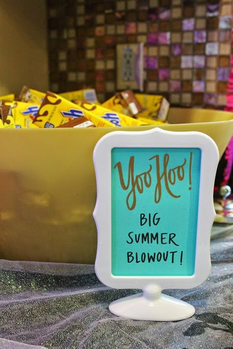 Summer Frozen Party Ideas, Frozen Party Plates, Yoohoo Big Summer Blowout, Frozen Birthday Party Diy Decorations, Frozen Food Ideas Party, Frozen Chalkboard Art Birthdays, Frozen Birthday Party Snacks, Elsa Pool Party, Elsa Summer Birthday Party