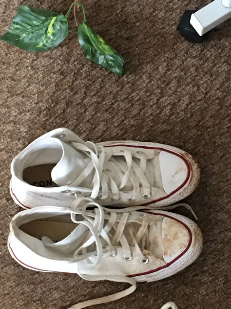 Dirty White Converse, Thirteen Clothes, Dirty Converse, Converse Aesthetic, To My Bestie, Dirty White, Tenis Vans, Cool Sneakers, Converse White