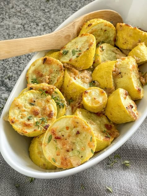 Oven Baked Squash Yellow, Crocked Neck Yellow Squash, Large Yellow Squash Recipes, Oven Roasted Yellow Squash, Squash And Cabbage Recipes, Yellow Squash In Oven, Squash Recipes Yellow, Baked Yellow Squash Recipes, Easy Yellow Squash Recipes