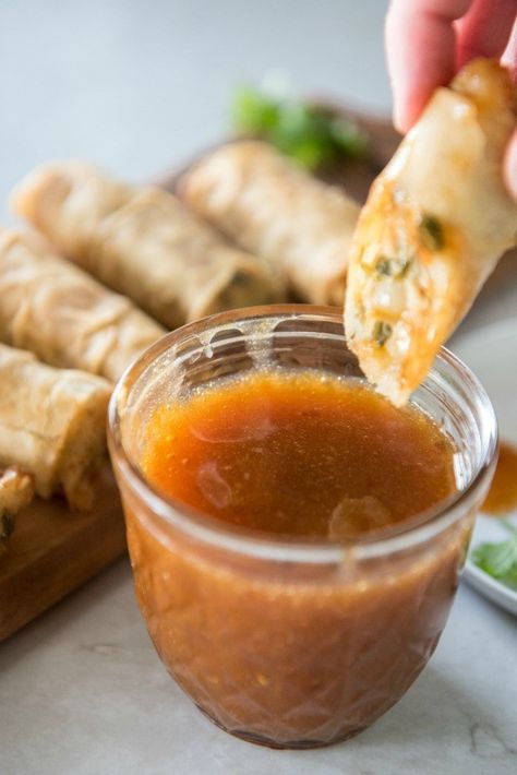 Frozen egg rolls from Trader Joes + Homemade Duck Sauce that comes together in literally 2 minutes. This sauce is ridiculously good. I’m thinking it is going to make the best (and easiest) Su… Homemade Duck Sauce, Duck Sauce Recipe, Sauce For Egg Rolls, Egg Roll Sauce, Frozen Egg Rolls, Sauce For Eggs, Chinese Sauce, Roasted Duck Recipes, Best Sauce Recipe