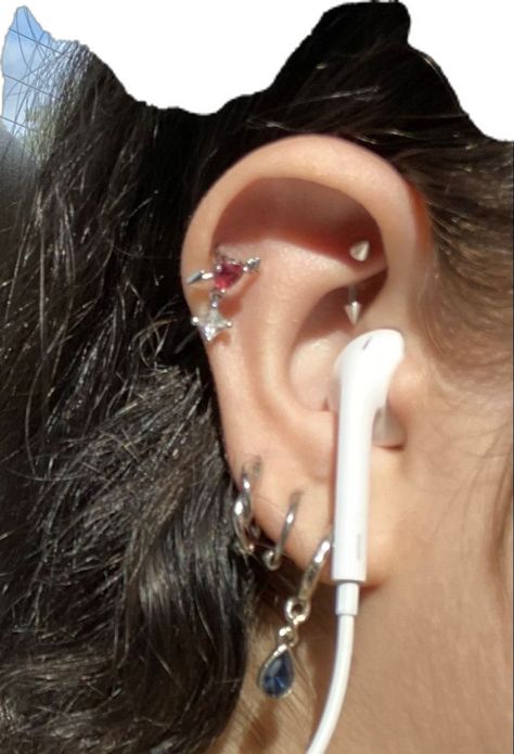 Chinese Ear Piercing, Indie Ear Piercings, Aesthetic Pearcing, Ears With A Lot Of Piercings, Erika Titus Piercing, Ethereal Ear Piercings, Maxamilist Ear Piercings, Aesthetic Ear Piercings Silver, Cute Piercings Aesthetic