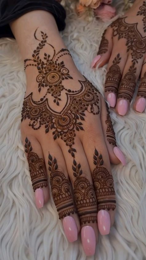 Alia Bhatt Henna Design, Mehndi Designs Arm Sleeve, Mehendi And Nails, Guest Mehndi Designs, Bridal Mehndi Floral, Mehndi Design Inside Hand, Simple Mehndi Palm, Simple Mehndi Designs Bridal, Mehrab Mehndi Design