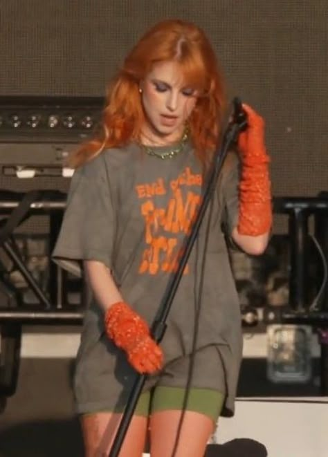 Hayley Williams Iconic Outfits, Orange Hair Hayley Williams, Hayley Williams Paramore, Hayley Williams Hair 2023, Hailey Williams Style, Hayley Williams Fashion, Paramore Inspired Outfits, Haley Williams Aesthetic, Haley Williams Outfits