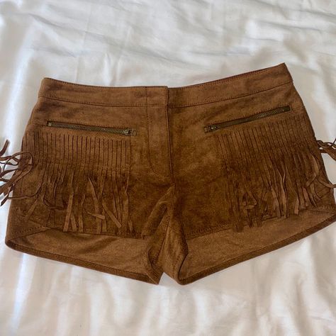 Bcbgmaxazria Suede Fringe Toffee Shorts. New Never Used. Boho Clothes Png, Fringe Shorts Outfit, Tan Clothes, Gala Attire, Lace Up Shorts, Fringe Clothing, Fringe Shorts, Cloth Shorts, Suede Shorts