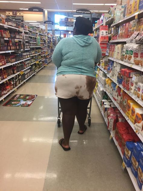 These Brown And White Tie-Die Shorts Funny Pics Of People, Brain Funny, Funny Walmart Pictures, New Funny Pics, People At Walmart, Clothing Fails, Epic Fail Pictures, Walmart Pictures, Wally World