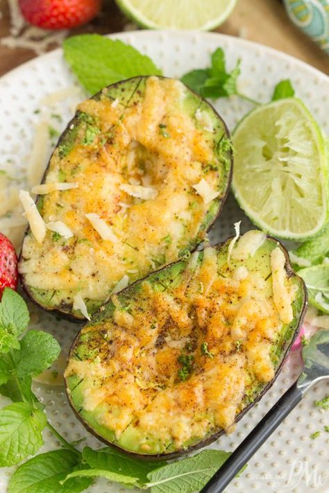 Broiled Parmesan Avocado recipe Easy Avocado Recipes, Parmesan Tomatoes, Avocado Dessert, Best Baking Recipes, Keto Side Dishes, Best Baking, Avocado Recipes, Dinner Salads, Morning Breakfast