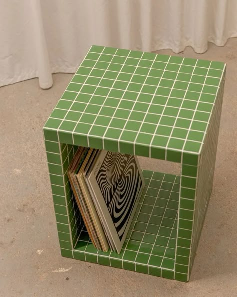 Large Square Rug Living Room, Funky Bed Side Tables, Tiled Side Table Diy, Tiling Furniture Diy, Little Side Table, Tile Cube Table, Diy Tile Side Table, Table Tiles Diy, Tile End Table