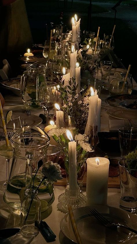 Birthday Dinner Decor Ideas, Good Dinner Party Meals, Halloween Birthday Dinner, Intimate Birthday Dinner Party, Luxury Dinner Party Aesthetic, New Year Set Up Table, Pretty Dinner Party, Grown Birthday Ideas, Halloween Dinner Party Aesthetic