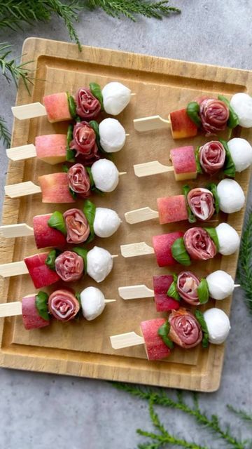 Birthday Bites Ideas, Pink Food Appetizers, Christmas One Bite Appetizers, Pink Savory Appetizers, Pink Roses Party Theme, Pink Brunch Food Ideas, Pink Party Appetizers, Barbie Party Appetizers, Pink Finger Foods For Party