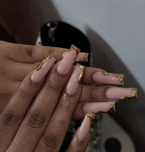 Birthday Nails Inspiration Gold, Gold Nails Press On, Long Gold Chrome Nails, Hold Chrome Nails, Md Nails Ideas, Good Foil Nails, Gold Rim Nails, Pink And Rose Gold Nails Acrylic, Md Nail Ideas