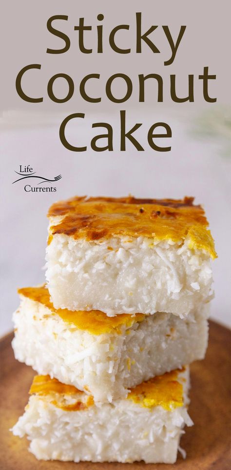 Indulge in the delightful flavors of Indonesian cuisine with this gluten-free Sticky Coconut Cake, known as Wingko Babat. This scrumptious treat is packed with coconut goodness and is both simple to prepare and irresistibly tasty. Patisserie Vegan, Chinese Desserts, Coconut Desserts, Dinner Desserts, Desserts Cake, Think Food, Asian Desserts, Coconut Recipes, Coconut Cake