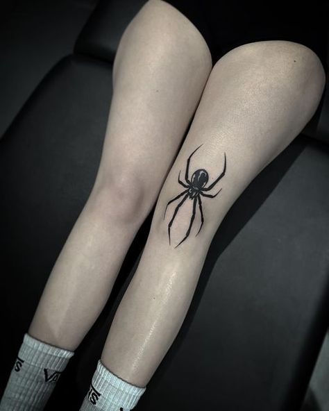 Spider Spine Tattoos For Women, Spider Nape Tattoo, Spider Tattoo On Knee, Spider Knee Cap Tattoo, Bat Tattoo Above Knee, Spider Tattoo Placement Ideas, Spider Tattoo Feminine, Spider Tattoo Symmetrical, Spider Web Tattoo Kneecap