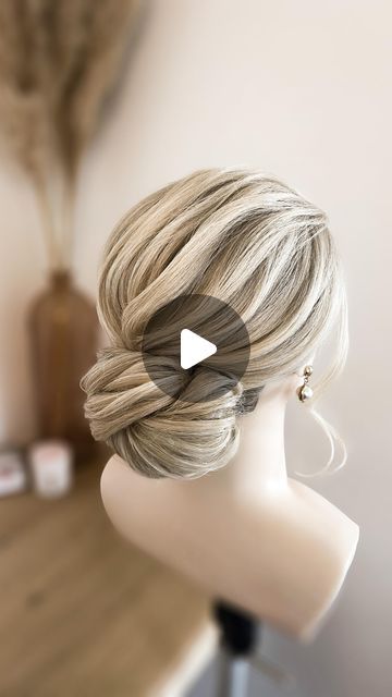 Fun Updos For Medium Length Hair, Hair Updos Medium Length, Fancy Hair Bun, Soft Messy Bun, Quick Elegant Hairstyles Easy Updo, Elegant Easy Updos, Formal Hairstyles Tutorial Step By Step, Easy Fancy Updos For Medium Hair, How To Do Hair Updos