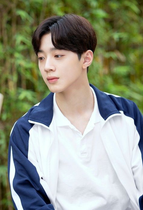 Liang Younian, Guan Lin, Lai Kuanlin, Lai Kuan-lin, Lai Kuan Lin, Most Handsome Actors, Lai Guanlin, Disney Princess Wallpaper, Dark Art Illustrations