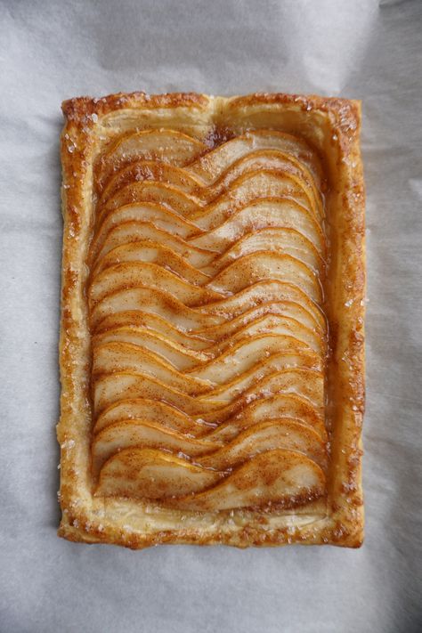 Gorgeous Ginger Pear Tart — Broke and Cooking Romeo I Julia, Ginger Pear, Pear Dessert, Pear Tart, Torte Cupcake, Pear Recipes, Apple Tart, Puff Pastry Recipes, Pies And Tarts