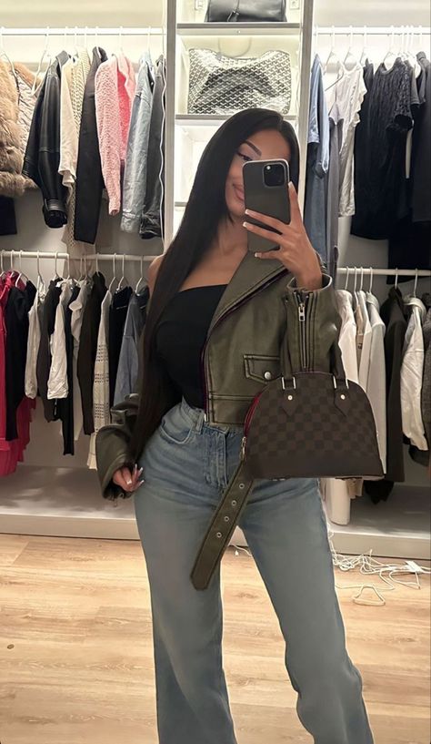 f0fcf351df4eb6786e9bb6fc4e2dee02desc54222342ri Wide Jeans Outfit, Chique Outfit, Gymwear Outfits, Money Rich, Zara Drip, Mode Zara, Winter Fashion Outfits Casual, Zara Outfit, Zara Fashion