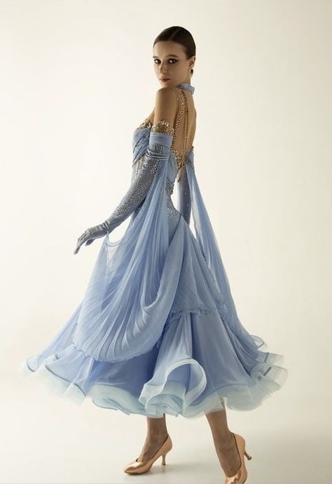 Fantasy Outfits, Ballroom Dress, Dress Aesthetic, Dream Dresses, Fantasy Dress, Glam Dresses, Fancy Outfits, Dress Inspiration, Favorite Dress