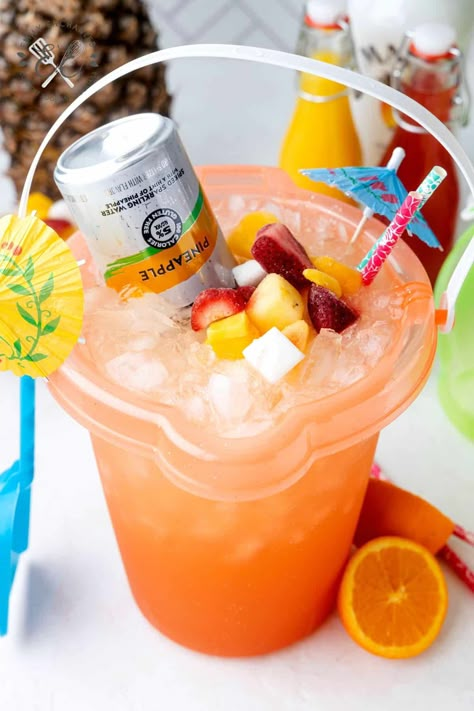 Cookout Drinks Alcohol, Beach Theme Party For Adults Food, Sand Bucket Cocktails, Drinks In A Bucket, Summer Bucket Drinks Alcohol, Beach Food Ideas Summer, Pool Party Alcohol Drinks, Drink Bucket Recipes, Pool Side Cocktails