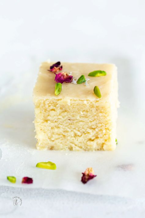 Milk Barfi Recipe, Easy Indian Dessert Recipes, Barfi Recipe, Diwali Gif, Burfi Recipe, Cardamom Powder, Clotted Cream, Indian Desserts, Indian Sweets