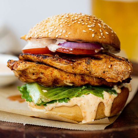 Grill Chicken Burger, Chicken Sandwich Aesthetic, Grill Chicken Sandwich, Grilled Chicken Burger Recipe, Sour Cream Potato Salad, Hellmans Mayo, Red Chicken Curry, Nutritional Meals, Grilled Chicken Burgers