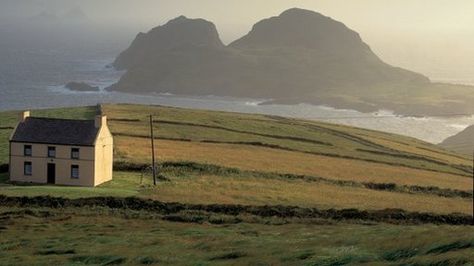 Rural home Cottage On A Hill, Cottages By The Sea, Lighthouse Keeper, Cottage By The Sea, House By The Sea, Seaside Cottage, Dark Autumn, House On A Hill, The Lighthouse