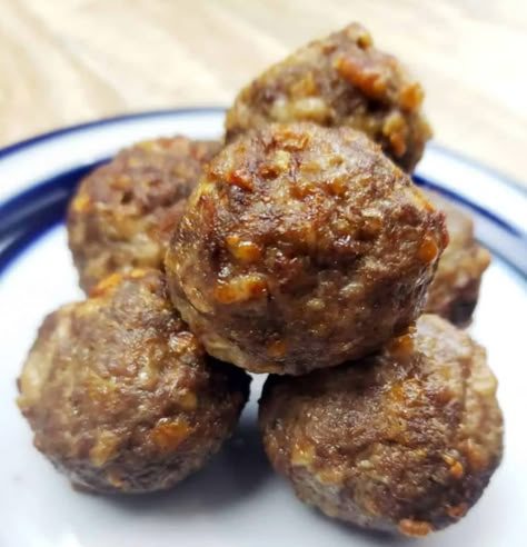 Strict Carnivore Diet, Easy Keto Meatballs, Keto Carnivore Diet, Carnivore Ideas, Caveman Diet Recipes, Ketogenic Meals, Carnivore Diet Recipes, Keto Meatballs, Cheesy Meatballs