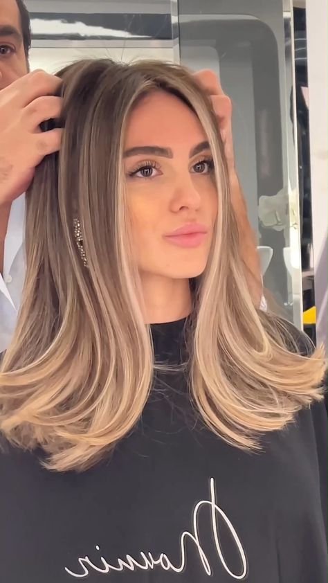 Highlights Brown Hair Balayage, Rambut Brunette, Brown Hair Looks, Brown Hair Inspo, Brunette Hair With Highlights, Balayage Hair Dark, Balayage Blonde, Hairstyles For Layered Hair, Hair With Highlights