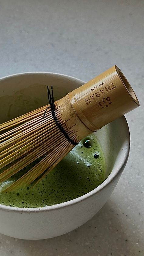 Matcha Tea Set Aesthetic, Making Matcha Aesthetic, Matcha At Home Aesthetic, Green Tea Aesthetic Matcha, Matcha Powder Aesthetic, Green Matcha Aesthetic, Matcha Tea Aesthetic, Matcha Drink Aesthetic, Green Tea Aesthetic