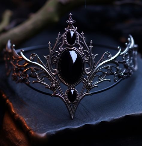 Midevil Crowns Queen, Dark Fantasy Crown, Demon Crown, The Stepstones, Dark Fairy Crown, Night Kingdom, Goth Crown, Light Armour, Ancient Witch