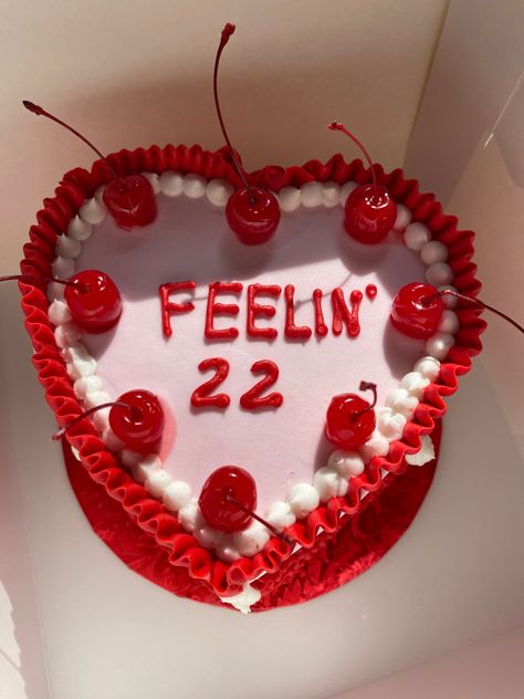 Birthday Cake 22 Girl, 23 Year Birthday Cake, 22 Bday Cake Aesthetic, 22nd Birthday Ideas Cake, 22 Cakes Birthday, Birthday Ideas 22 Years Old, Birthday Party 22 Years, 22 Year Old Birthday Cake, Cake Ideas 22 Birthday