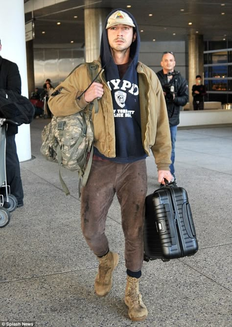 Military Boots Outfit, Shia Labeouf Style, Herren Style, Shia Labeouf, Navy Army, Army Fashion, Mens Outfit Inspiration, Celebrity Street Style, Streetwear Men Outfits