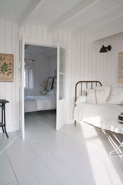 White Painted Floors, Painted Wood Floors, French Farmhouse Style, Country Interiors, White Interiors, Cabin House, Country Interior, Seaside Cottage, Cottage Bedroom