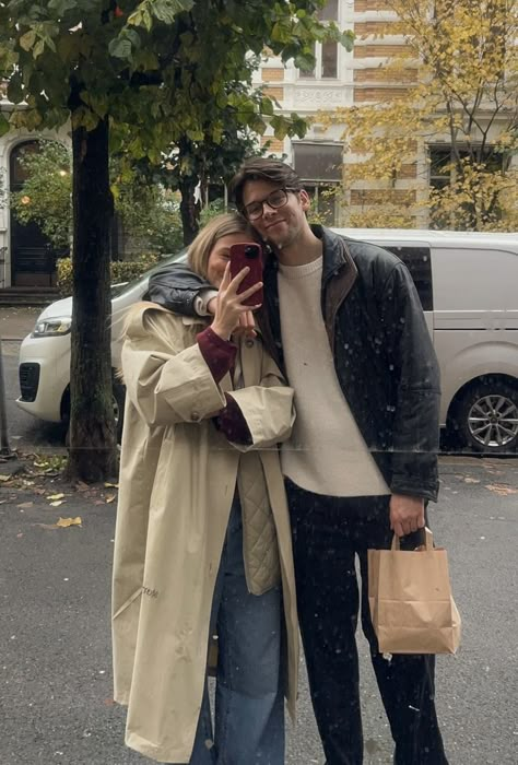 Boy Picking Up Girl Aesthetic, Fashionable Couple Aesthetic, Guy Taking Pictures Of His Girlfriend, Boston Couple Aesthetic, New York With Boyfriend, Boyfriend Fashion Aesthetic, Tall Man Aesthetic, Instagram Photo Inspiration Couple, Winter Outfit Couple