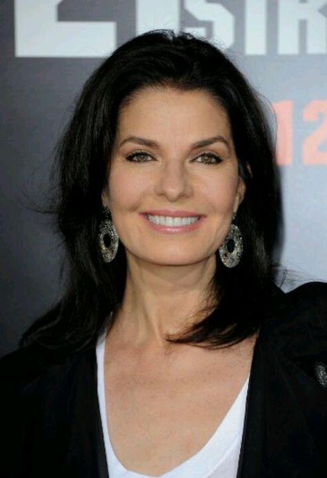 Sela Ward (1956) (Sisters (TV show), The day after tomorrow, House M.D., CSI N.Y.) Sela Ward, Meridian Mississippi, 60 Year Old Woman, Wedding Hairstyles Medium Length, Haute Hair, Latest Short Hairstyles, Shania Twain, Hot Hair Styles, Ageless Beauty