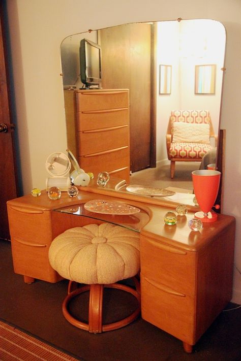 Modern Bedroom Vanities - Foter Vintage Orange Bedroom, Bedroom With Vanity, 1950s Bedroom Decor, 1970s Vanity, 50s Vanity, 1950s Bedroom, 60s Vanity, 70s Vanity, 1950s Vanity