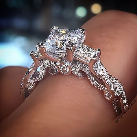 خواتم خطوبة, Verragio Engagement Rings, Best Wedding Rings, Fine Engagement Rings, Wedding Ring Ideas, Dream Rings, Cute Engagement Rings, Gorgeous Rings, Gold Diamond Wedding Band