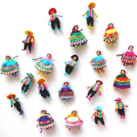 Guatemalan finger puppets Guatemalan Worry Dolls, Worry Dolls, Yarn Dolls, Doll Diy Crafts, Small Dolls, Pin Doll, Tiny Dolls, Doll Play, Doll Gift