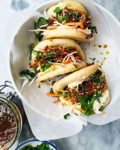 How to Make Quick Bao Buns Mushroom Bao Buns Recipe, Ground Pork Bao Buns, Bao Buns Pulled Pork, Korean Chicken Bao Buns, Pulled Pork Bao Buns, Boa Bun Filling, Easy Bao Buns, Chicken Bao Buns Recipe, Bao Buns Filling