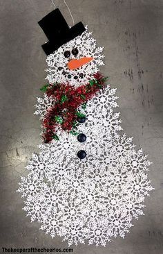 Dollar Store Snowflake Snowman Dollar Store Wire Snowman, Snowflake Snowman Craft, Snowflake Decorating Ideas, Large Snowflake Decorations, Winter Diy Decorations, Door Decoration Contest, Button Snowman, Snowflake Shapes, Snowflake Snowman