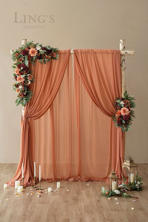 Clothes Decoration Ideas For Wedding, Wedding Backdrop With Curtains, Wedding Backdrop Alter, Beautiful Backdrops For Weddings, Unique Wedding Backdrop Receptions, Fall Wedding Arches Indoor, Fall Themed Bridal Shower Ideas Decor, Terracota Wedding Decorations, Simple Backdrop Ideas Diy