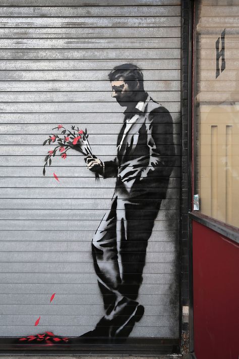 See Banksy's Art From Around the World | Time Street Art Banksy, Creation Art, Banksy Graffiti, Banksy Art, Amazing Street Art, Graffiti Artist, Chalk Art, Street Art Graffiti, Street Artists