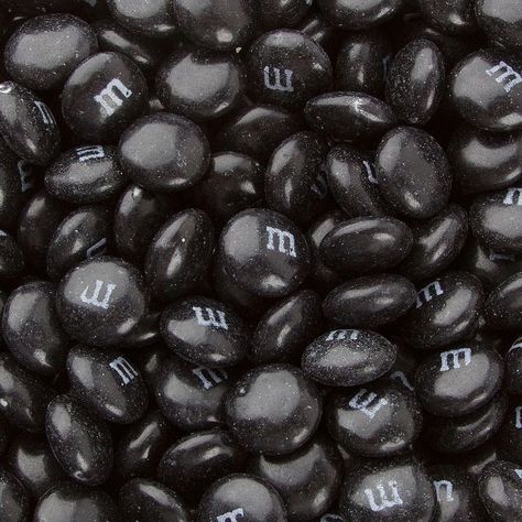 Minimalistas M&m's Chocolate, Black Candy, Black Food, Color Vibe, Orange Aesthetic, Negroni, Yellow Aesthetic, Black And White Aesthetic, Aesthetic Colors