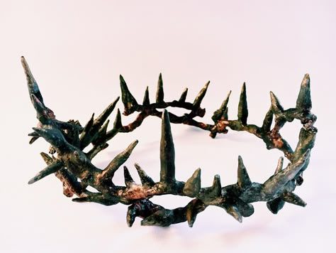 Crown of thorns on Behance Crown Of Madness Dnd, Spiky Crown, Iron Crown, Crown Of Bones, Crown Reference, Crown Of Thorns Aesthetic, Thorn Crown, Crown Of Thrones, James And Giant Peach