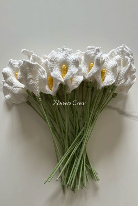 calla lily White Flowers Crochet, Crochet Wedding Bouquet Pattern, Crochet Wedding Centerpiece, Crochet White Flower, Crochet Wedding Decor, Crochet Wedding Decorations, Calla Lily Crochet, Crochet Lilies, Crochet Wedding Bouquet