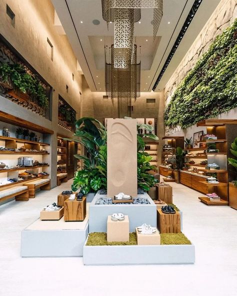 Birkenstock Steps into Miami's Design District with New Store Shoes Retail Design, Retail Entrance Design, Modern Miami, Grocery Supermarket, Retail Store Interior, Miami Houses, Store Interiors, Conference Design, Travertine Stone