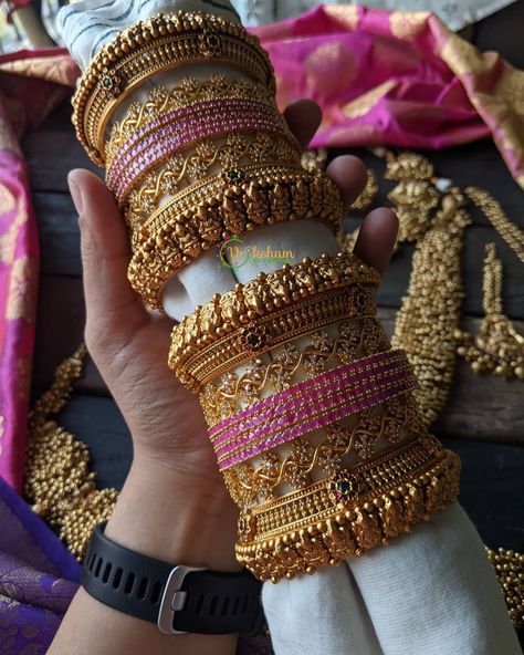 Temple Bangles, South Indian Bridal Jewellery, Gold Bangles Indian, Bridal Jewelry Sets Brides, Temple Jewelry Necklace, Indian Wedding Jewelry Sets, Bride Jewelry Set, Bridal Jewels, Antique Gold Jewelry Indian