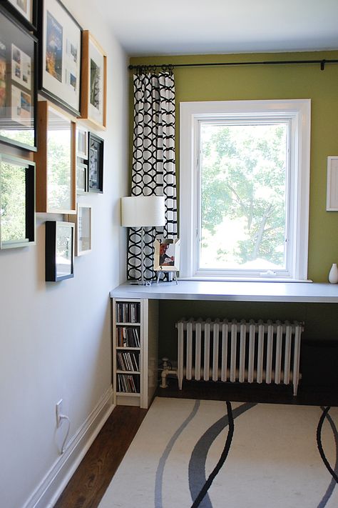 Bench Over Radiator, Living Room And Entry Way, Small Room Office, Small Cozy Home, Window Bookshelf, Bedroom Radiators, Kitchen Radiator, Small Office Room, Bungalow Remodel