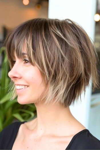 Layered Bob Bangs Hairstyles, Choppy Bob With Face Framing Layers, Whisky Bob Hair, Choppy Layered Haircuts For Short Hair, Short Bob Choppy Layers, Layers Bob Short, Wispy Bob With Bangs, Short Bob Long Bangs, Short Choppy Hair With Bangs