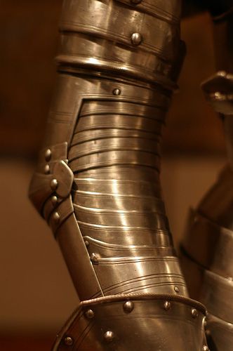 Detail of elbow by THoog, via Flickr Elbow Armor, Armor Drawing, Costume Armour, Armor Clothing, Ancient Armor, Historical Armor, Knight Armor, Body Armor, Medieval Knight